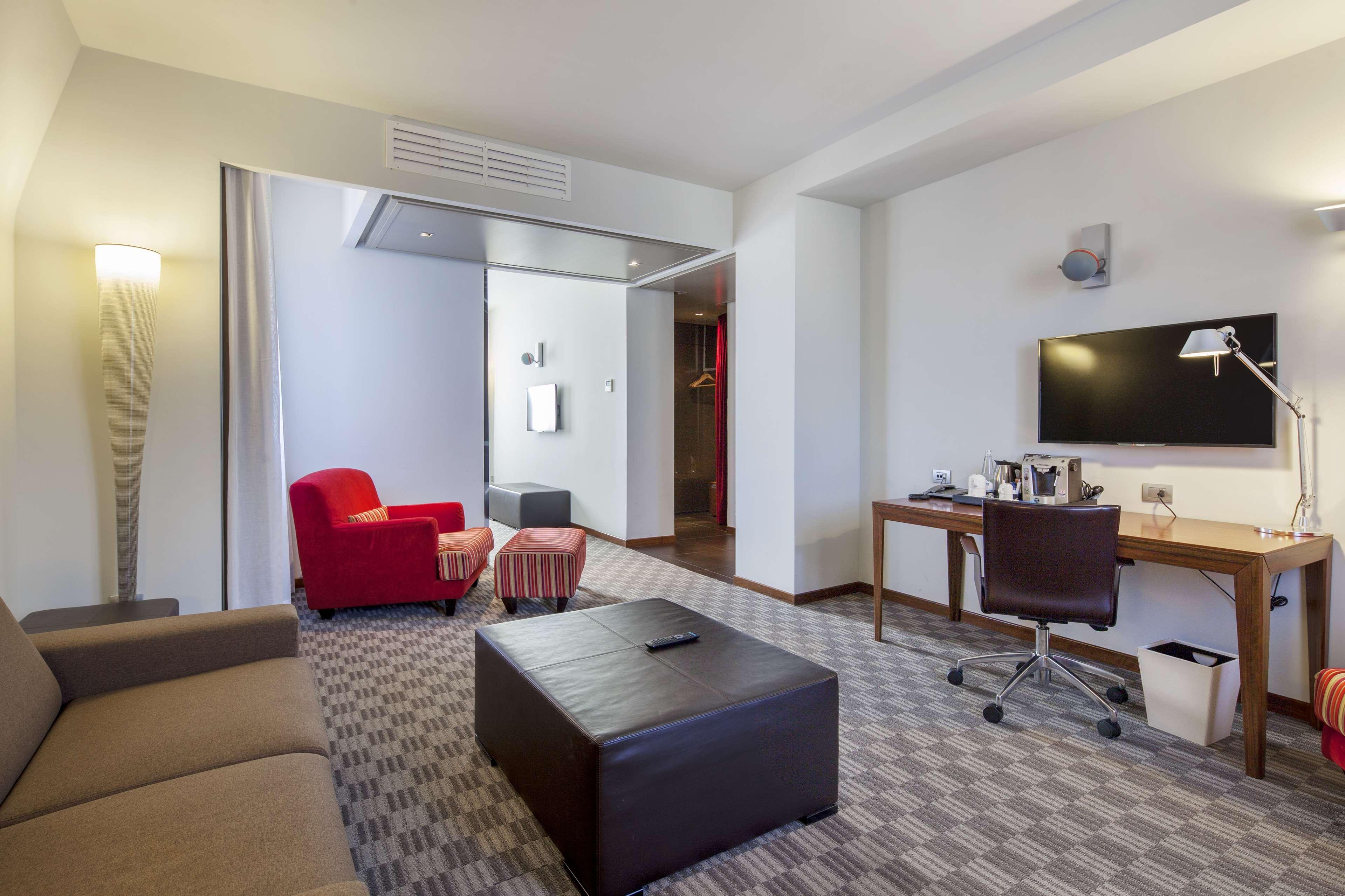 เอ็นเอช มิลาโน ทัวริ่ง Hotel มิลาน ภายนอก รูปภาพ