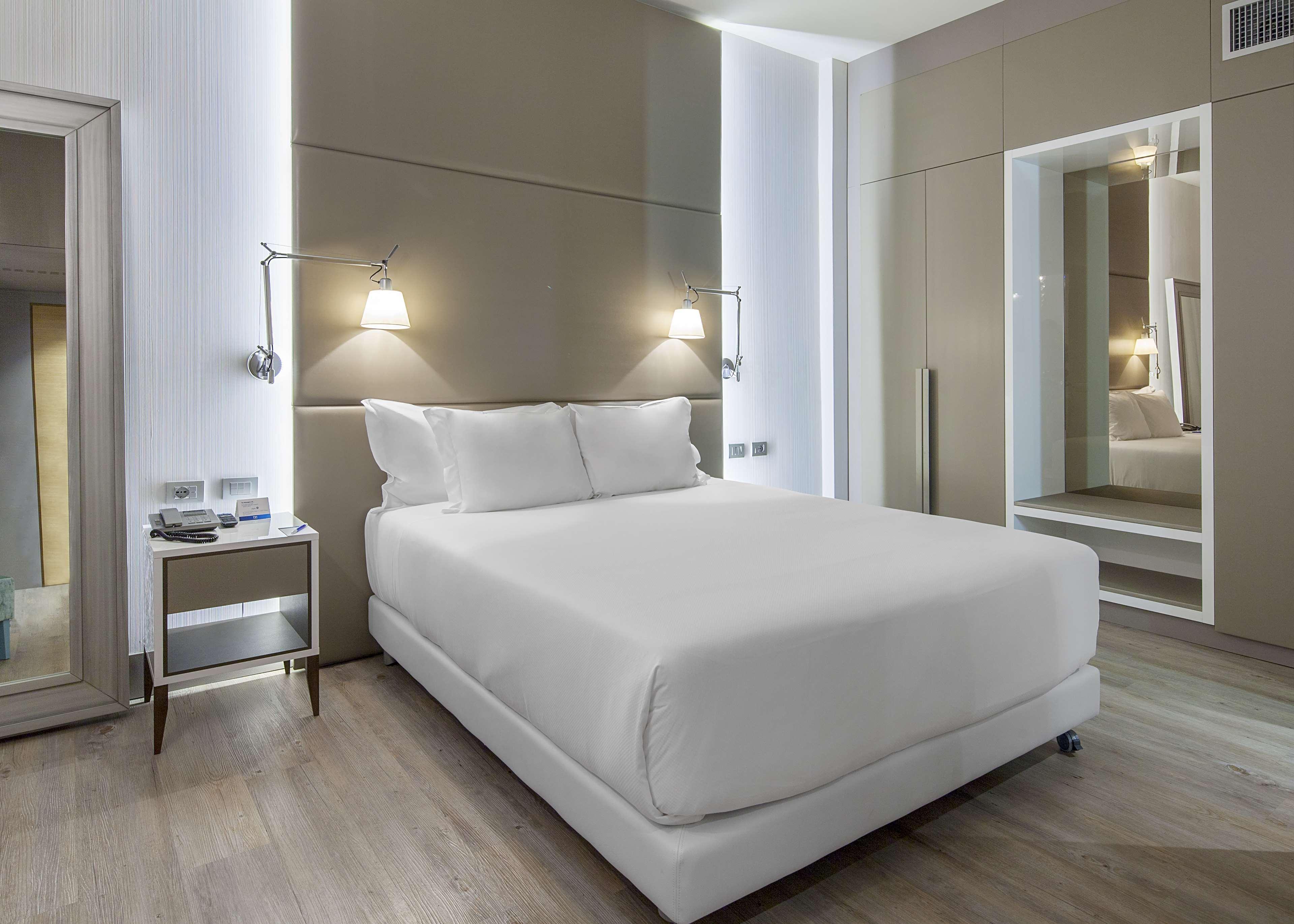 เอ็นเอช มิลาโน ทัวริ่ง Hotel มิลาน ภายนอก รูปภาพ