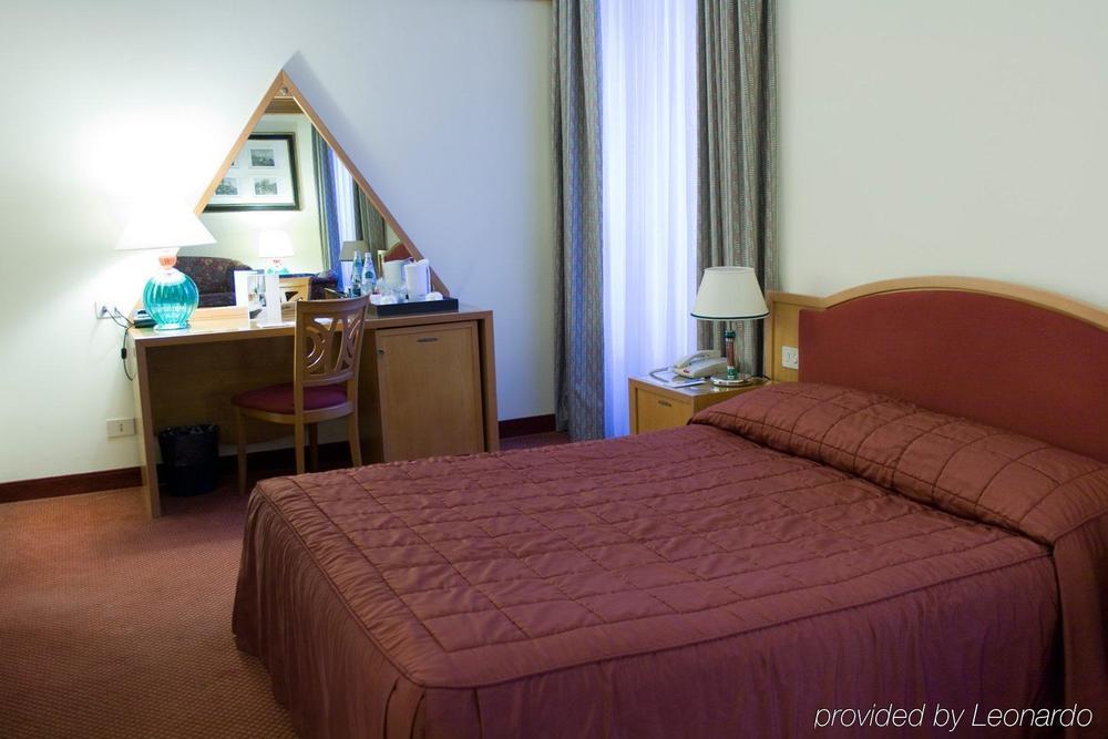 เอ็นเอช มิลาโน ทัวริ่ง Hotel มิลาน ห้อง รูปภาพ