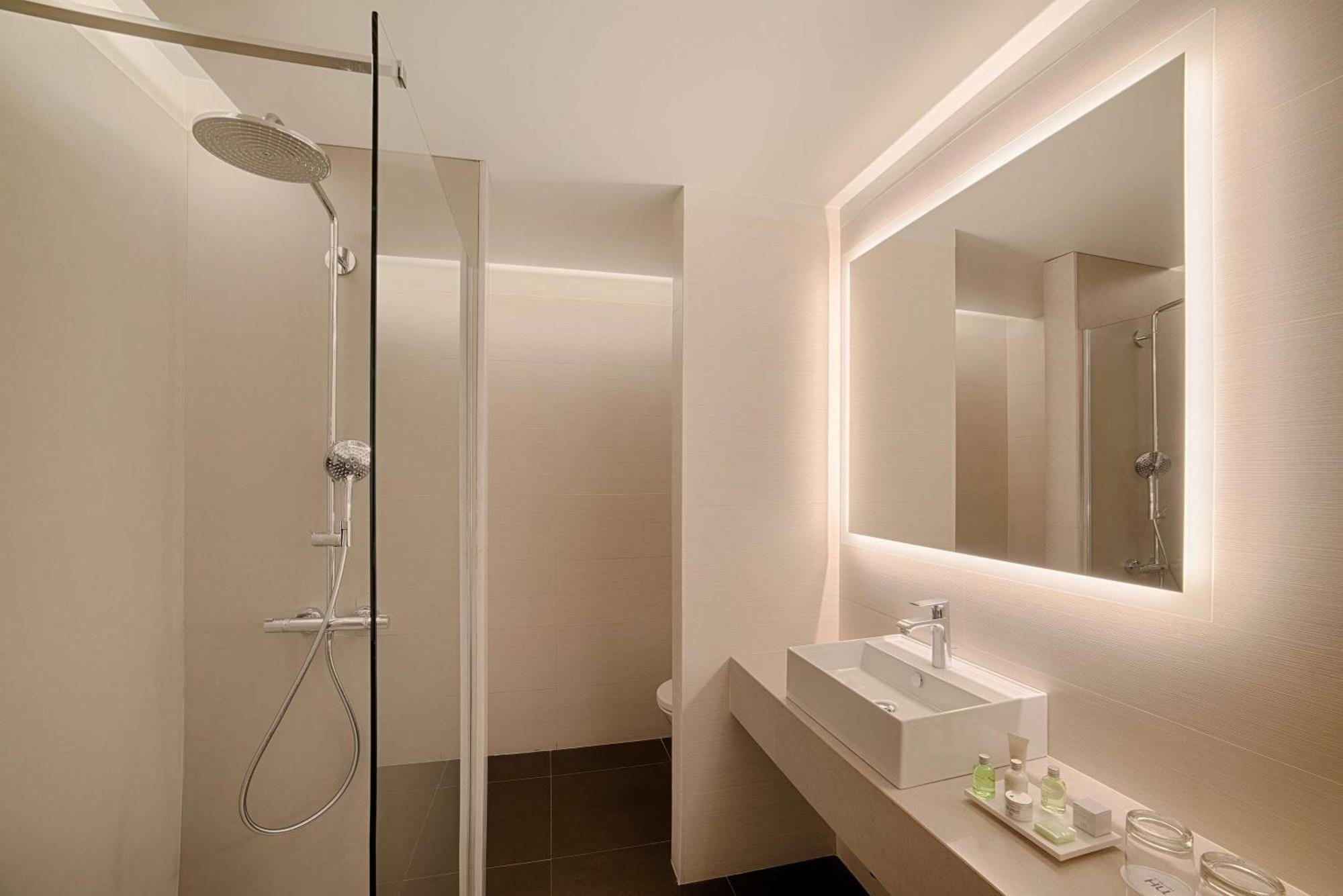 เอ็นเอช มิลาโน ทัวริ่ง Hotel มิลาน ภายนอก รูปภาพ